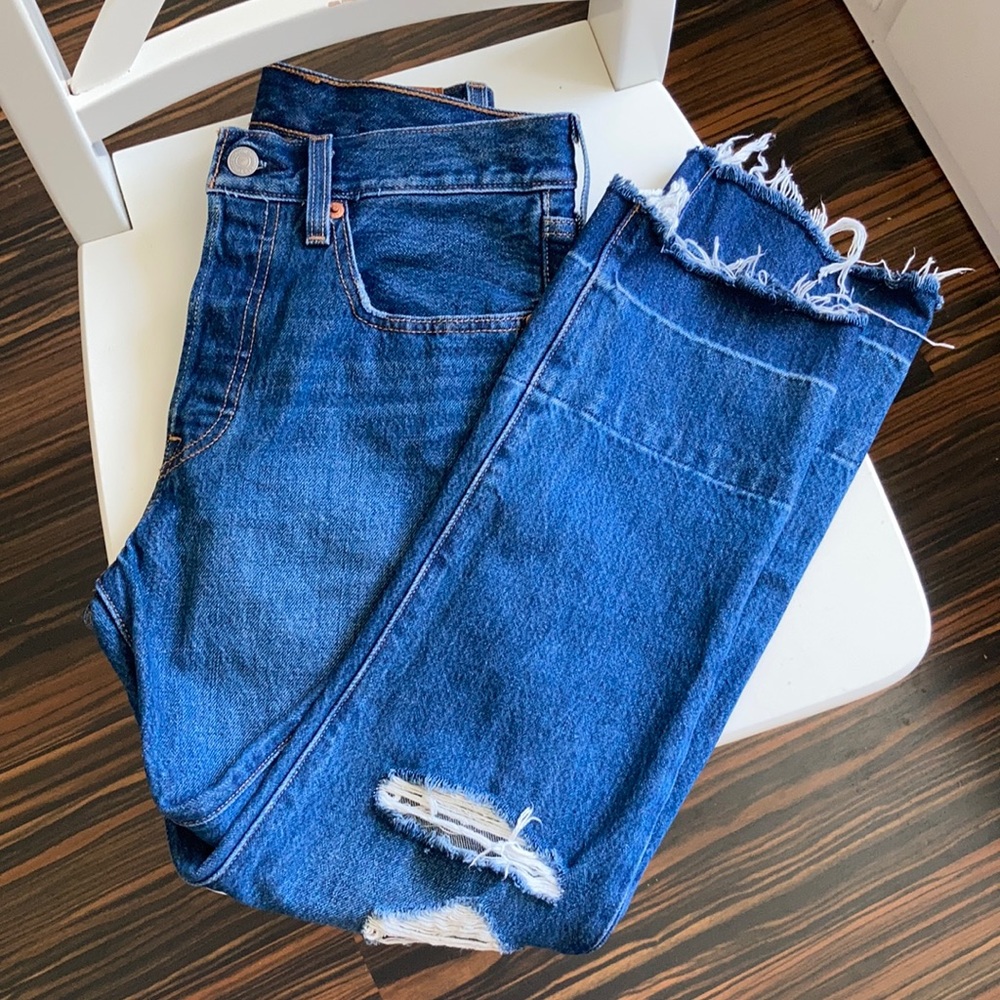 SOLD - LIKE NEW Levi’s 501 Distressed Raw Hem Crop Jeans